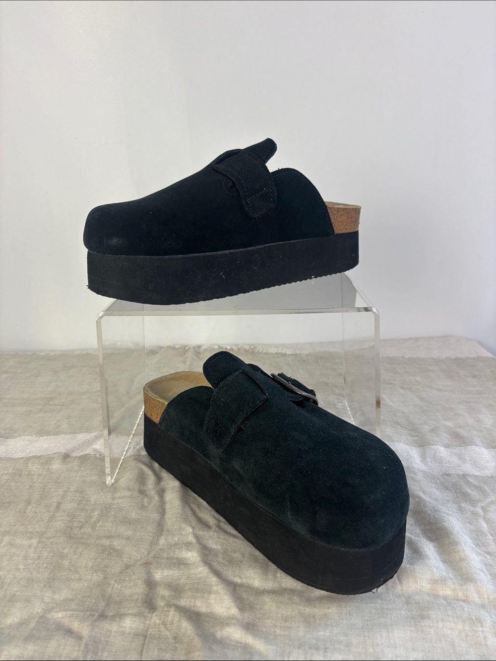 CUSHIONAIRE BLACK PLATFORM CLOGS